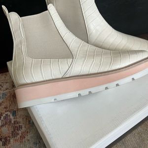 Dolcevita tazmin lug boot size 10 New in box